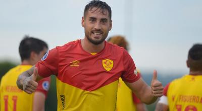 Francisco Fydriszewski, de Aucas, celebra su gol  en el partido de la Copa Sudamericana ante Guayaquil City, el jueves 8 de abril de 2021.