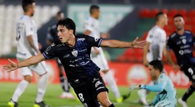 Lorenzo Faravelli celebra uno de sus goles ante Gremio, por Copa Libertadores, el viernes 9 de abril de 2021.