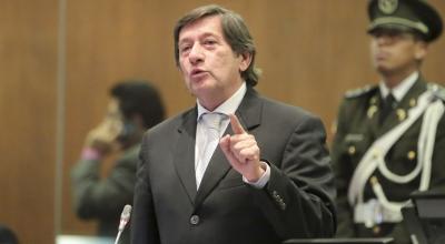 El asambleísta César Rohon, en el Pleno de la Asamblea el 17 de octubre de 2019.