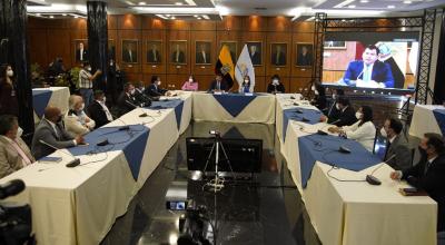 El presidente de la Asamblea saliente, César Litardo, se reunió con los asambleístas entrantes este 21 de abril de 2021.