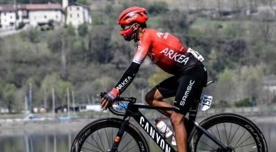 Nairo Quintana, en competencia con su equipo, Arkea Samsic, en abril de 2021.