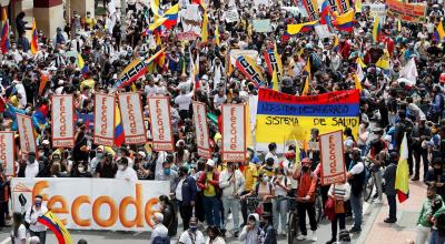 Manifestantes marchan por las calles durante una nueva jornada de protestas, miércoles 5 de mayo de 2021.