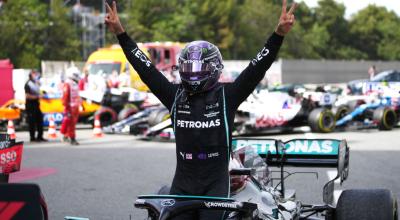 Lewis Hamilton festeja su triunfo en el Gran Premio de España, el domingo 9 de mayo de 2021.