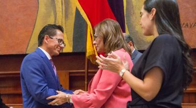 Elizabeth Cabezas, expresidenta de la Asamblea, posesionó a Freddy Carrión, como defensor del Pueblo, el 16 de abril de 2019. 