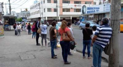 Los buses de transporte público trabajan en jornada reducida en Guayaquil, desde el 21 de mayo de 2021.