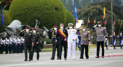 El presidente Guillermo Lasso, junto a las autoridades militares ecuatorianas, ingresa a la Esmil para el cambio del Alto Mando Militar, el 11 de junio de 2021.