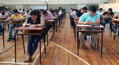 Estudiantes rinden el examen de acceso a la universidad, el 22 de enero de 20219, en Guayaquil.