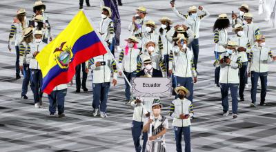 La delegación ecuatoriana desfila en la ceremonia de inauguración de los Juegos Olímpicos de Tokio, el viernes 23 de julio de 2021.