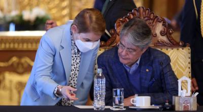 La ministra de Gobierno, Alexandra Vela, y el presidente Guillermo Lasso, durante la reunión de gabinete, el 21 de julio de 2021.