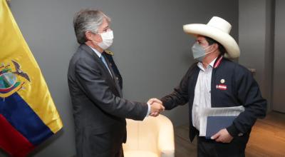 Los presidentes de Ecuador, Guillermo Lasso, y de Perú, Pedro Castillo, durante una reunión bilateral en Lima, el 27 de julio de 2021.