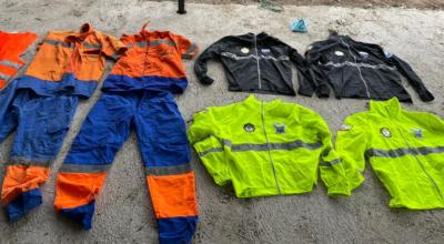 La Fiscalía encontró ropa con logos policiales y placas de vehículos enterrados en Quevedo, el 29 de julio de 2021.