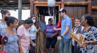 24 mujeres de la Asociación Mujeres Guerreras de Galera, que se dedican a la gastronomía, recibieron financiamiento para la construcción de una covacha que les permitirá mejorar sus condiciones de trabajo.