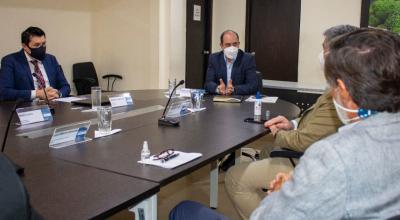 El ministro de Producción, Julio José Prado, en una reunión con empresarios de Guayaquil, el 19 de agosto de 2021.