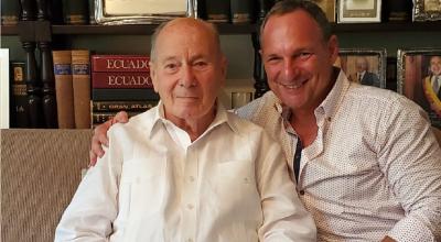 El radiodifusor y empresario Xavier Benedetti Roldós (Izq), junto a su hijo en una foto de archivo.