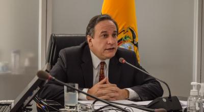 El ministro Simón Cueva durante la rendición de cuentas del Ministerio de Finanzas, en Quito, el 11 de marzo de 2022.