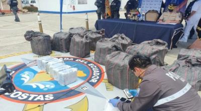 La Policía decomisó media tonelada de droga a 175 millas náuticas de Galápagos.