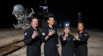 Miembros de la tripulación Inspiration4 (i-d) Christopher Sembroski, Jared Isaacman, Hayley Arceneaux y la Dra. Sian Proctor.
