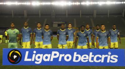 Jugadores del Atlético Porteño, antes del partido ante El Nacional por la Serie B, en Guayaquil, el 21 de septiembre de 2021. 