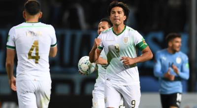 Marcelo Moreno Martins celebra tras anotar un gol contra Uruguay, el 5 de septiembre de 2021.