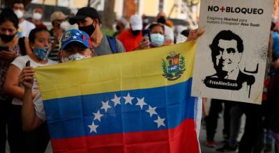 Manifestantes en Caracas muestrasn su apoyo al empresario colombo-venezolano Alex Saab hoy, en Caracas (Venezuela). Saab, presunto testaferro del presidente Nicolás Maduro, el 17 de octubre de 2021.