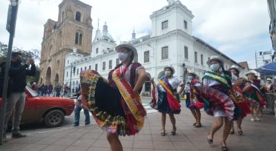 Cholas cuencanas durante un evento promocional de las Fiestas de Cuenca, el 27 de octubre de 2021.