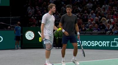 Gonzalo Escobar y Ariel Behar, durante el Másters 1000 de París, el 4 de noviembre de 2021.