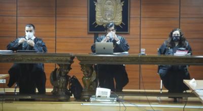 Los jueces Felipe Córdova, Luis Rivera y Daniella Camacho, en la audiencia de apelación de caso Singue. 2 de diciembre de 2021