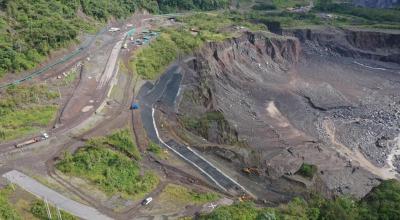 Imagen aérea de la erosión lateral en la zona de Piedra Fina, en Napo, el 11 de diciembre de 2021. 