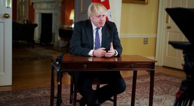 El primer ministro británico Boris Johnson en una rueda de prensa, sobre los casos de la variante ómicron, el 12 de diciembre de 2021.