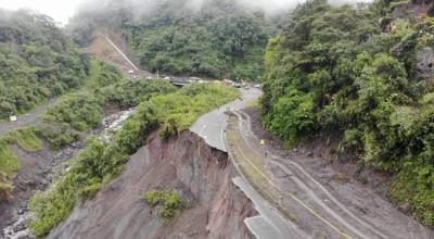 Una vista panorámica de la vía Quito-Lago Agrio, en el kilómetro 64, el 10 de diciembre. La carretera fue afectada por el avance de la erosión en el río Coca.