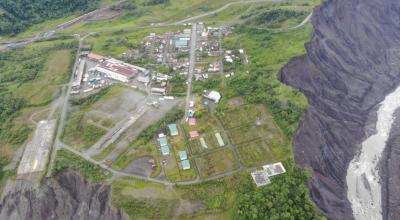 La erosión regresiva en las márgenes del río Coca está a 89 metros del barrio San Luis, en Napo. Imagen del 11 de diciembre de 2021.