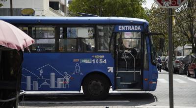 Un bus urbano en el sector La Mariscal, en Quito, el 5 de enero de 2022.