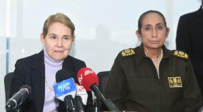 La ministra de Gobierno, Alexandra Vela, y la Comandante General de Policía, Tannya Varela. Quito, 15 de diciembre de 2021.