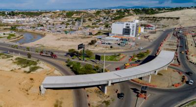 Paso de desnivel de la vía Circunvalación y avenida de la Cultura, que forma parte del proyecto Manta-Colisa, que está abandonada. Imagen de diciembre de 2020 