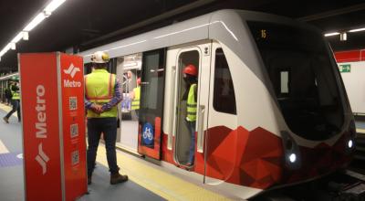 Uno de los 18 trenes con los que cuenta el Metro de Quito en la parada La Magdalena, el 13 de enero de 2022.