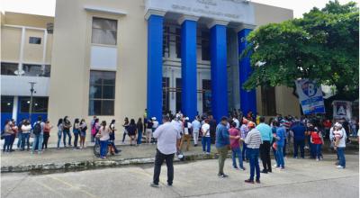 Los estudiantes de la Universidad de Guayaquil eligen al nuevo rector de este centro de educación superior, el 12 de marzo de 2021.