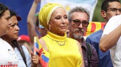 La política colombiana Piedad Córdoba participa en la "marcha por la paz y la unidad de los pueblos", durante el Foro de Sao Paulo, en Caracas (Venezuela), el 27 de julio de 2019.