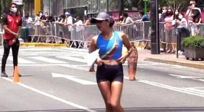 La marchista Karen Litardeo durante la competencia de los 5 kilómetros marcha, en el Sudamericano de Lima.