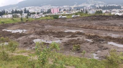 Imagen del Parque Bicentenario con lodo y escombros provenientes del sector de La Comuna, el 7 de febrero de 2022.