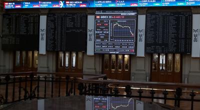 La bolsa española bajó afectada por la caída de Wall Street y el ciberataque a Ucrania. Madrid, 24 de febrero de 2022