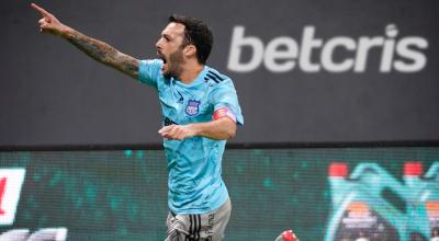 Sebastián Rodríguez celebra el gol que le convirtió a IDV en la Fecha 2 de la LigaPro, en el EStadio Banco Guayaquil el 27 de febrero de 2022.