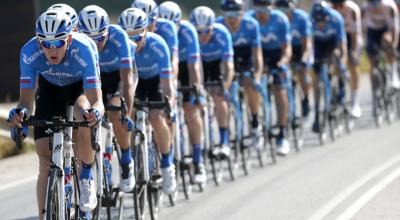 Imagen de los ciclistas del equipo Gazprom - RusVelo de Rusia, que categoría UCI Pro Team Continental, que no podrán competir debido a las sanciones de la UCI. 