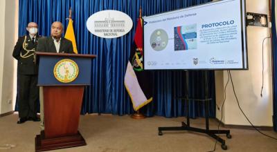 Luis Hernández, ministro de Defensa, en rueda de prensa. Quito, 4 de marzo de 2022