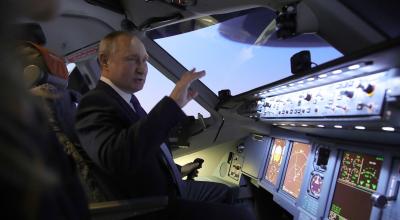 El presidente ruso, Vladimir Putin, durante una visita a un centro aeronáutico en Moscú, el 5 de marzo de 2022.