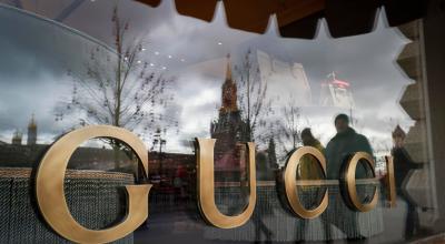 Marcas como Gucci cerraron temporalmente sus operaciones en Rusia, tras la invasión a Ucrania.