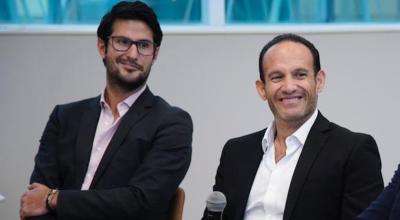 Nicolás Solines junto a Francisco Egas, durante el lanzamiento de la tercera edición del Programa de Gestión Deportiva, el 11 de marzo, en Quito.