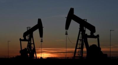 Dos bombas de petróleo en un campo  de Texas, en Estados Unidos, en agosto de 2018.