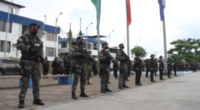 Miembros de la Policía Nacional, en Esmeraldas, en enero de 2022.