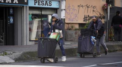 Trabajadores informales en Quito, en diciembre de 2021. 
