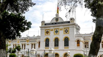 Fachada del complejo militar donde funciona el Ministerio de Defensa, en el sur de Quito.